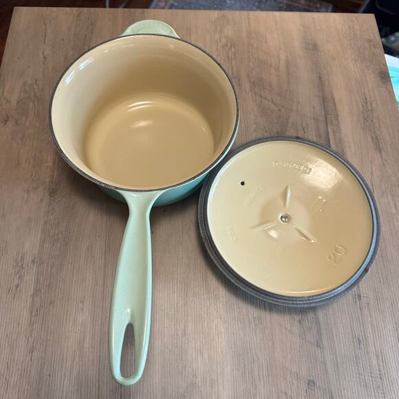 Le Creuset Pan with lid France #20 Enamel cast iron - Picture 3 of 5